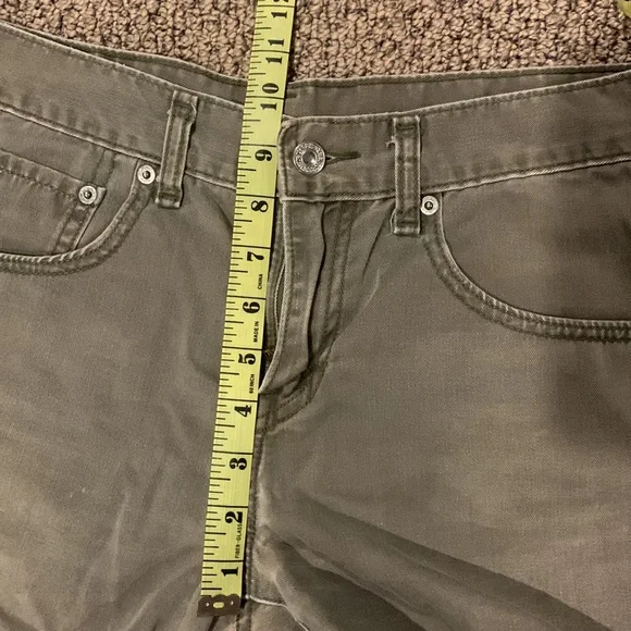 Levi’s Mom Jean Shorts - Picture 8 of 8